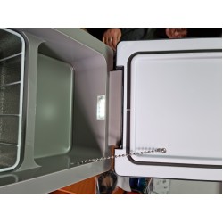 Frigider auto portabil Diniwid S35. Frigider auto portabil Diniwid S35.